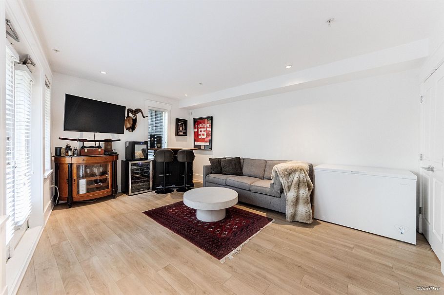 1017 W 8th Avenue Vancouver, BC - 29