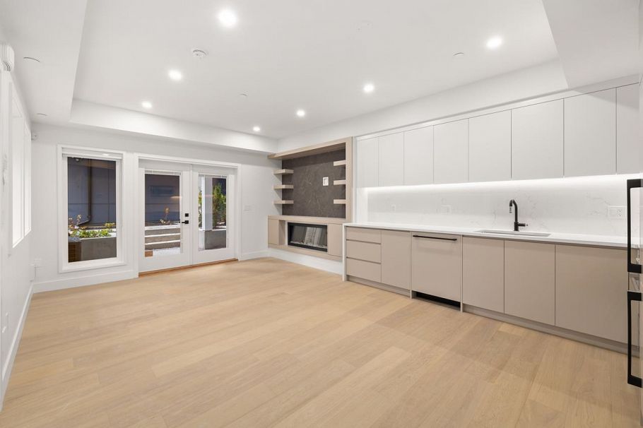 2438 W 49th Avenue Vancouver, BC - 13
