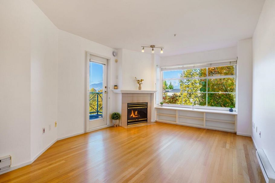 410 2388 Triumph Street Vancouver, BC - 2