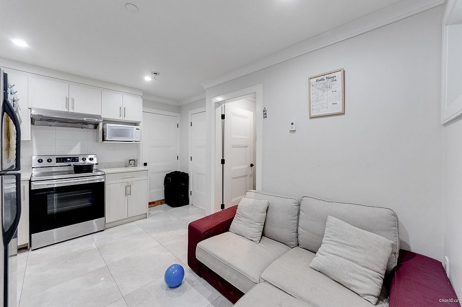 6913 Argyle Street Vancouver, BC - 38