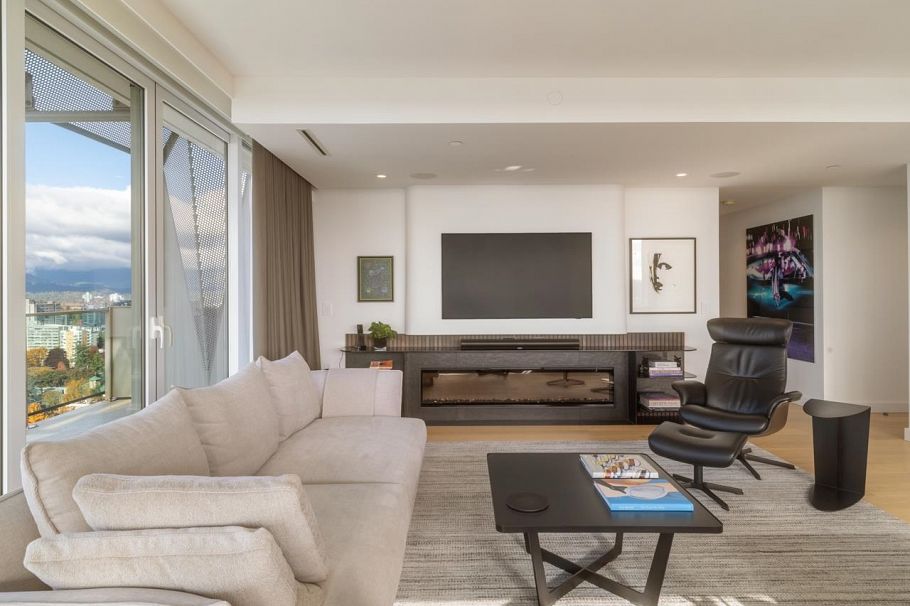 1704 1365 Davie Street Vancouver, BC - 2