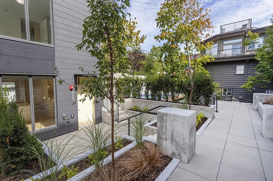 563 W 26th Avenue Vancouver, BC - 33