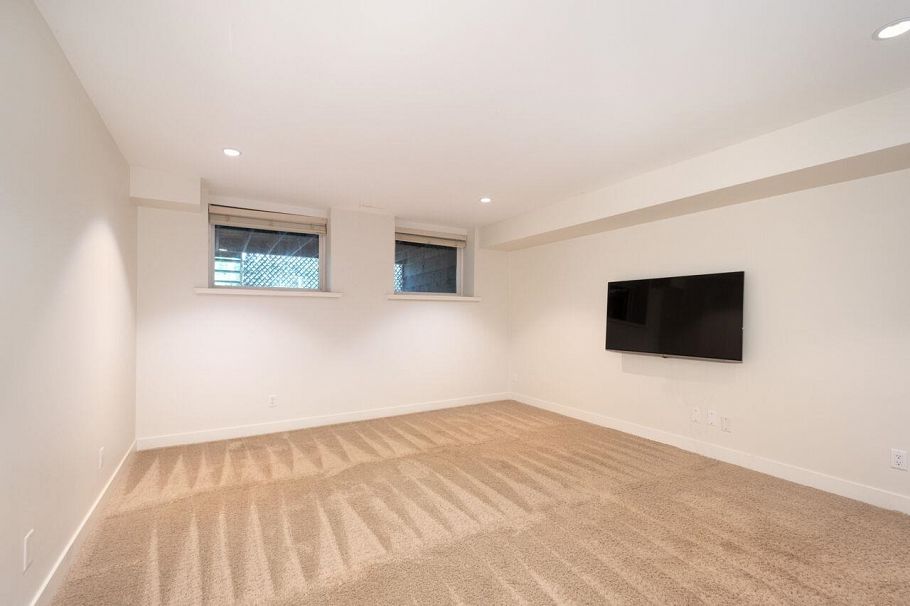 338 N Dollarton Highway North Vancouver, BC - 37