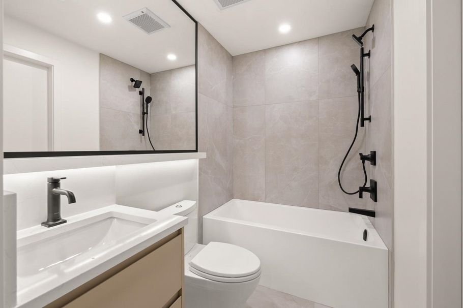 2438 W 49th Avenue Vancouver, BC - 17