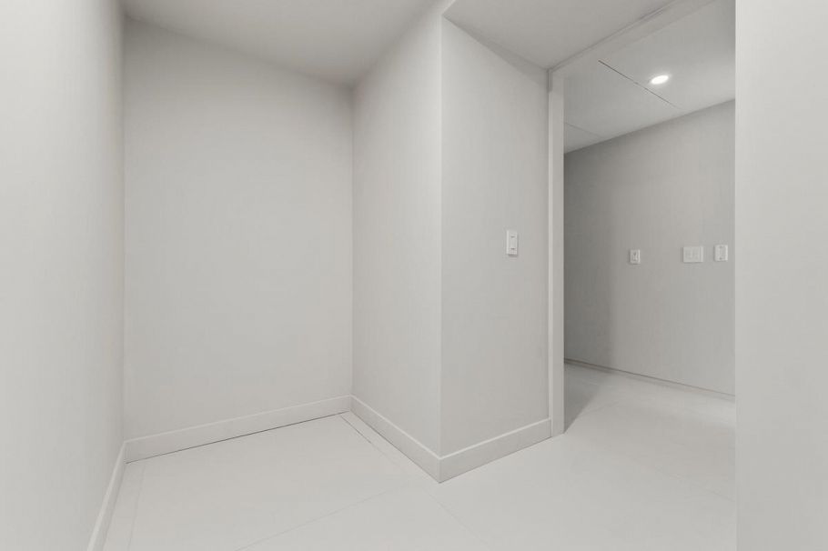 2406 1033 Nelson Street Vancouver, BC - 24