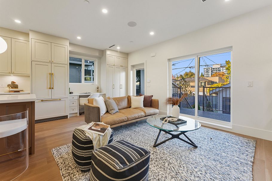 1761 W 16th Avenue Vancouver, BC - 11