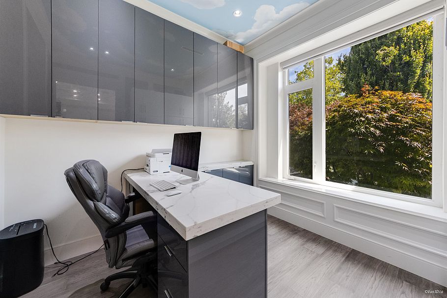 6913 Argyle Street Vancouver, BC - 12