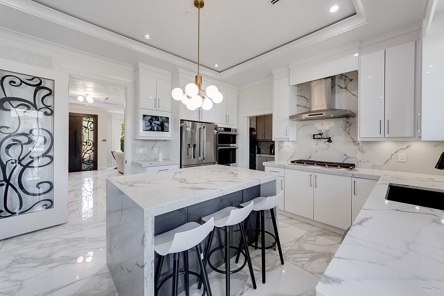 6913 Argyle Street Vancouver, BC - 17