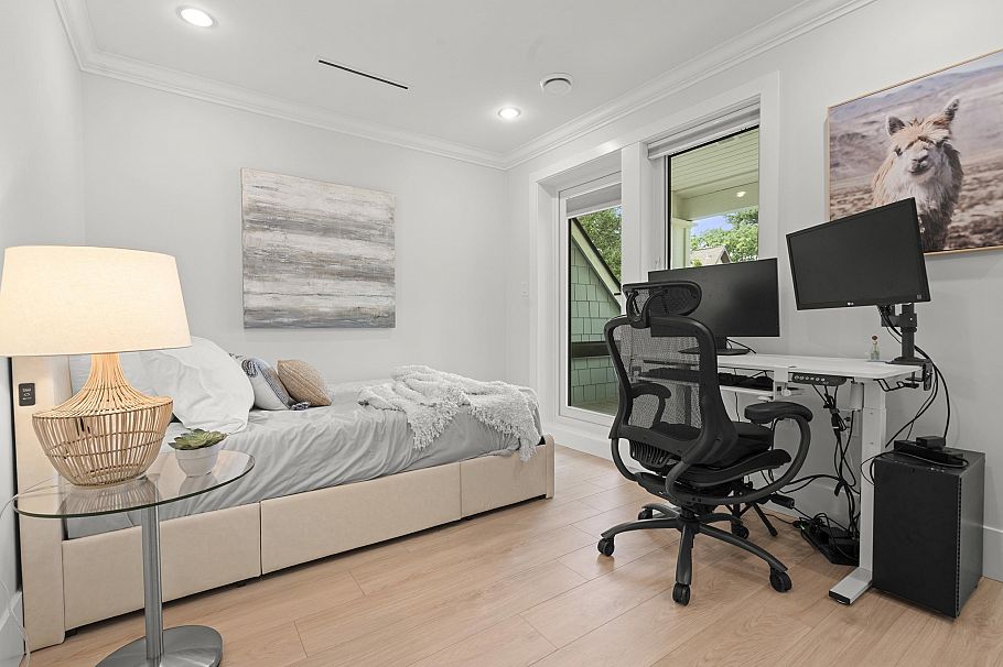 2377 W 7th Avenue Vancouver, BC - 27