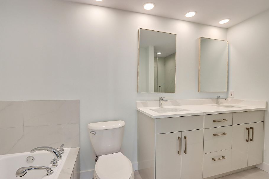 1203 140 E 14th Street North Vancouver, BC - 14