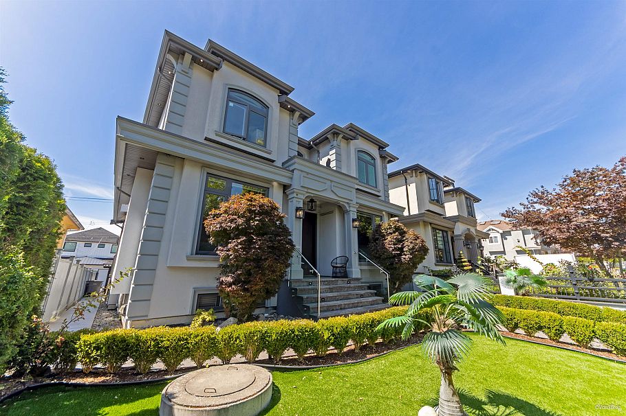 6913 Argyle Street Vancouver, BC - 2