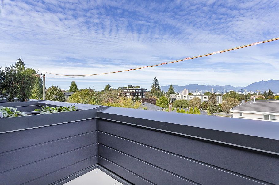 563 W 26th Avenue Vancouver, BC - 26