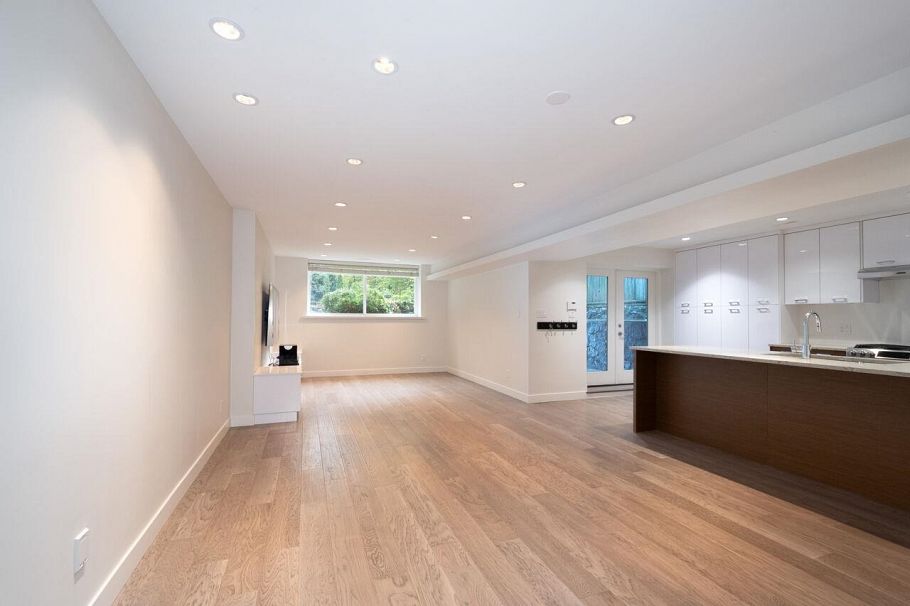 338 N Dollarton Highway North Vancouver, BC - 33