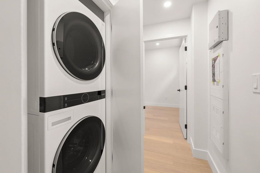 2438 W 49th Avenue Vancouver, BC - 18