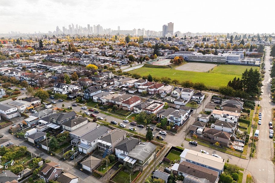 3129 E 23 Avenue Vancouver, BC - 38