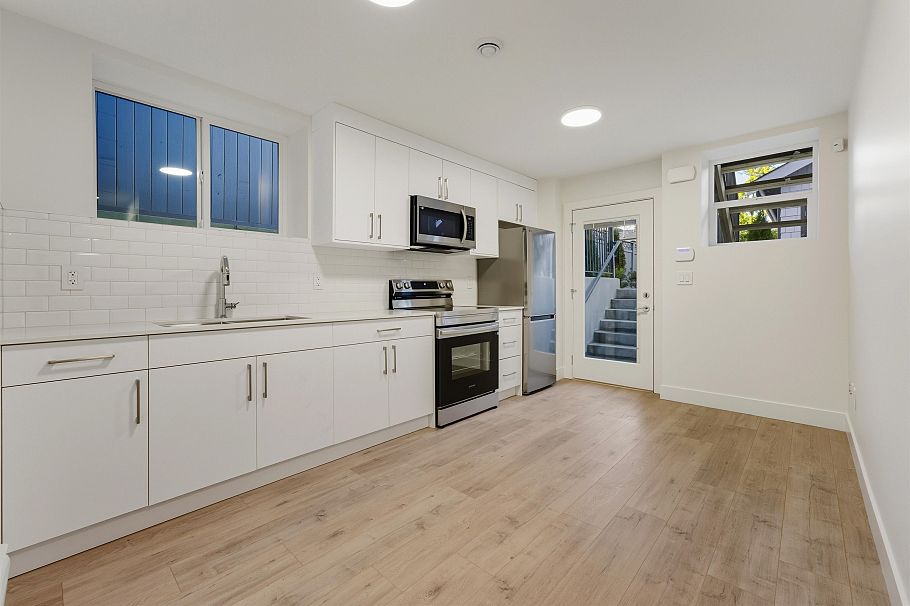 1761 W 16th Avenue Vancouver, BC - 28