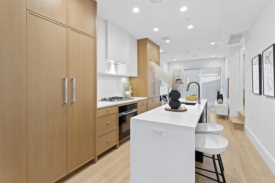 563 W 26th Avenue Vancouver, BC - 5