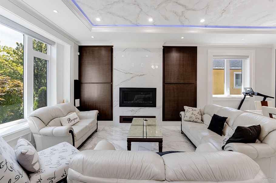 6913 Argyle Street Vancouver, BC - 5