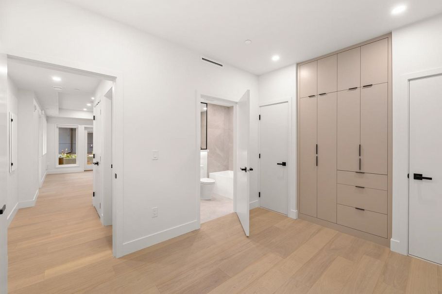 2438 W 49th Avenue Vancouver, BC - 15