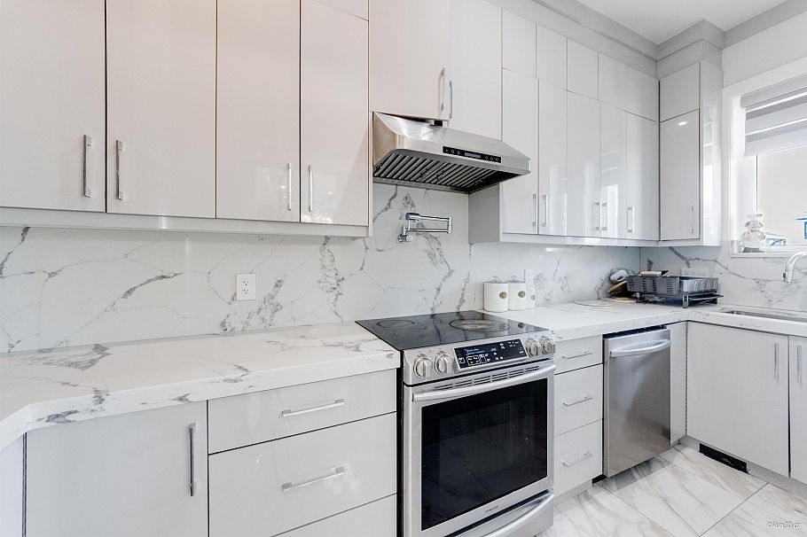 6913 Argyle Street Vancouver, BC - 19