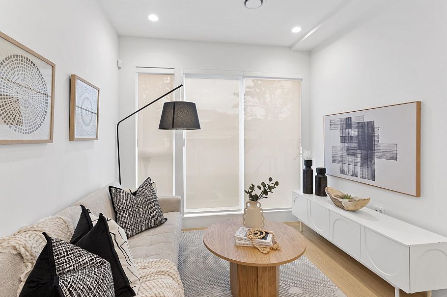 563 W 26th Avenue Vancouver, BC - 9
