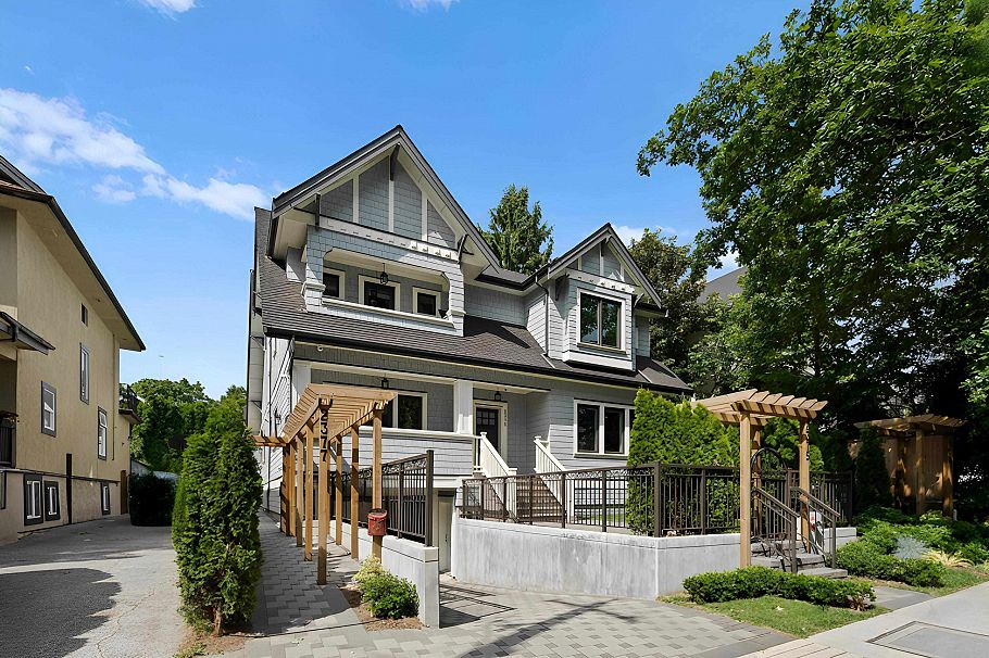 2377 W 7th Avenue Vancouver, BC - 2