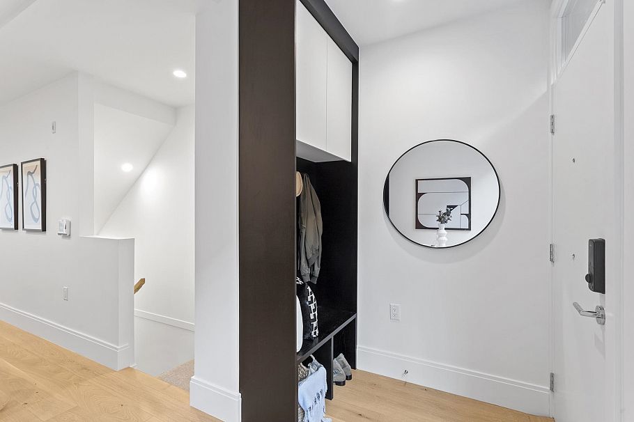 563 W 26th Avenue Vancouver, BC - 2