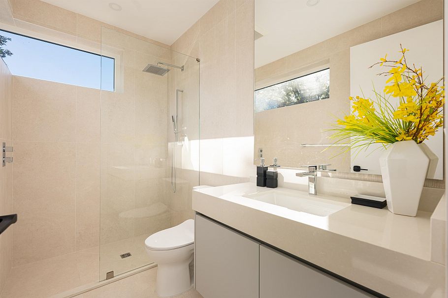 3711 W 24th Avenue Vancouver, BC - 27