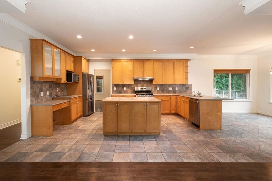 338 N Dollarton Highway North Vancouver, BC - 12