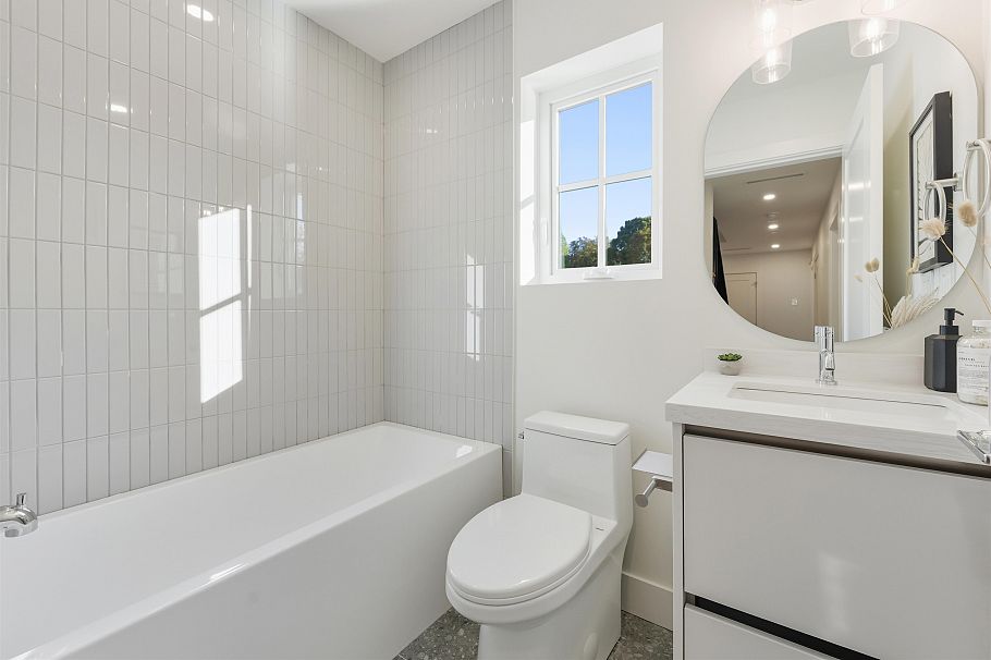 1761 W 16th Avenue Vancouver, BC - 24