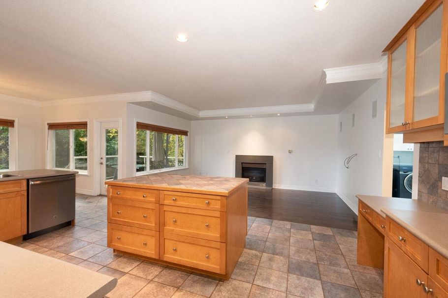 338 N Dollarton Highway North Vancouver, BC - 18