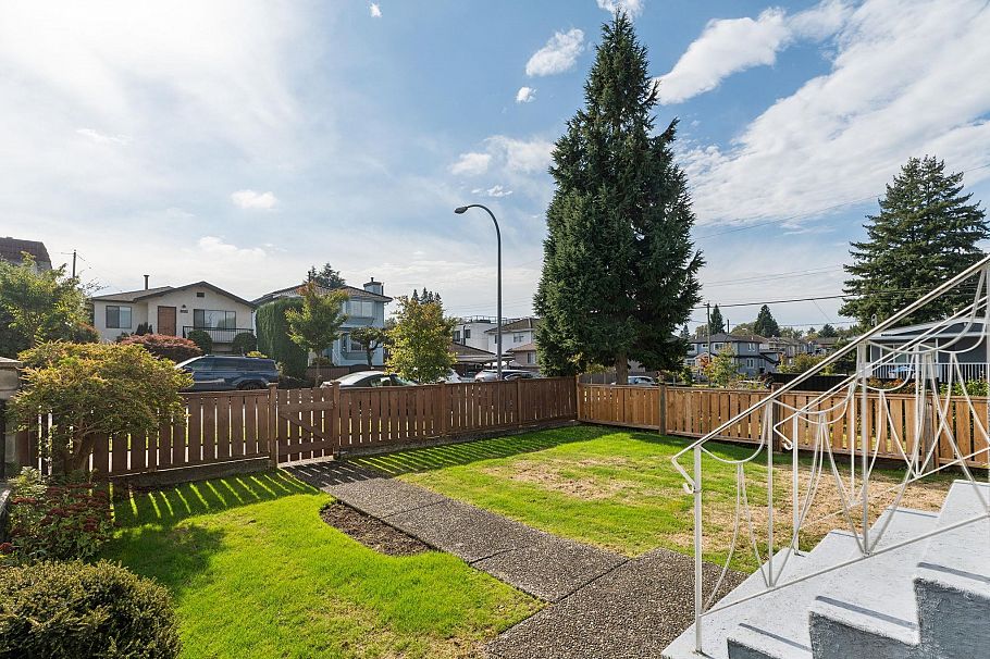 3129 E 23 Avenue Vancouver, BC - 3