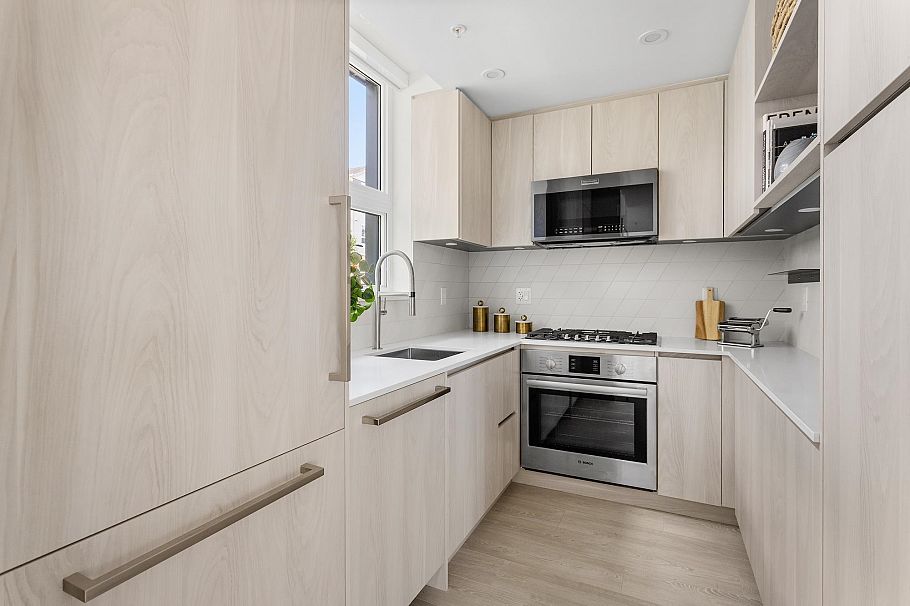 3247 Clive Avenue Vancouver, BC - 4