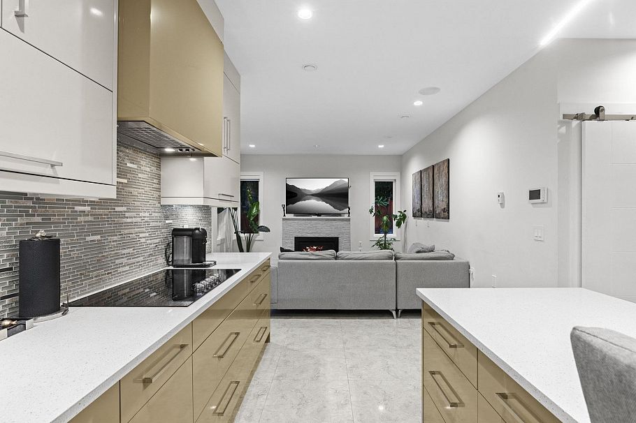 4935 Cedarcrest Avenue North Vancouver, BC - 12