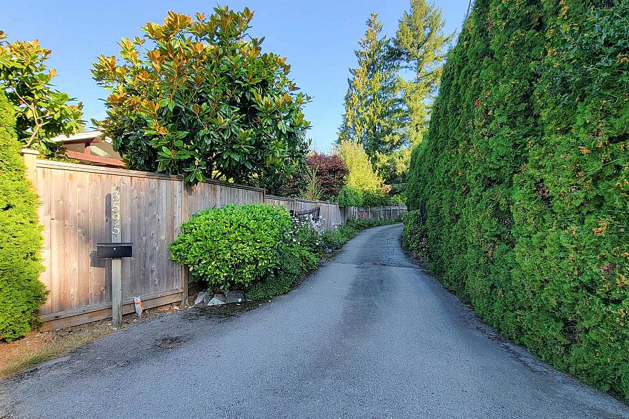 3595 Wellington Crescent North Vancouver, BC - 2