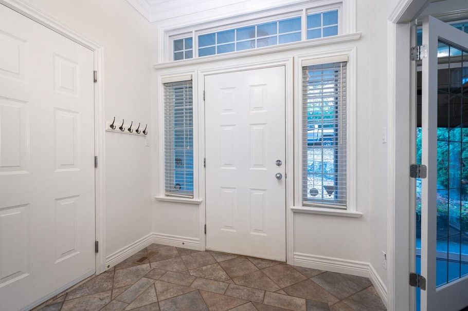 338 N Dollarton Highway North Vancouver, BC - 4