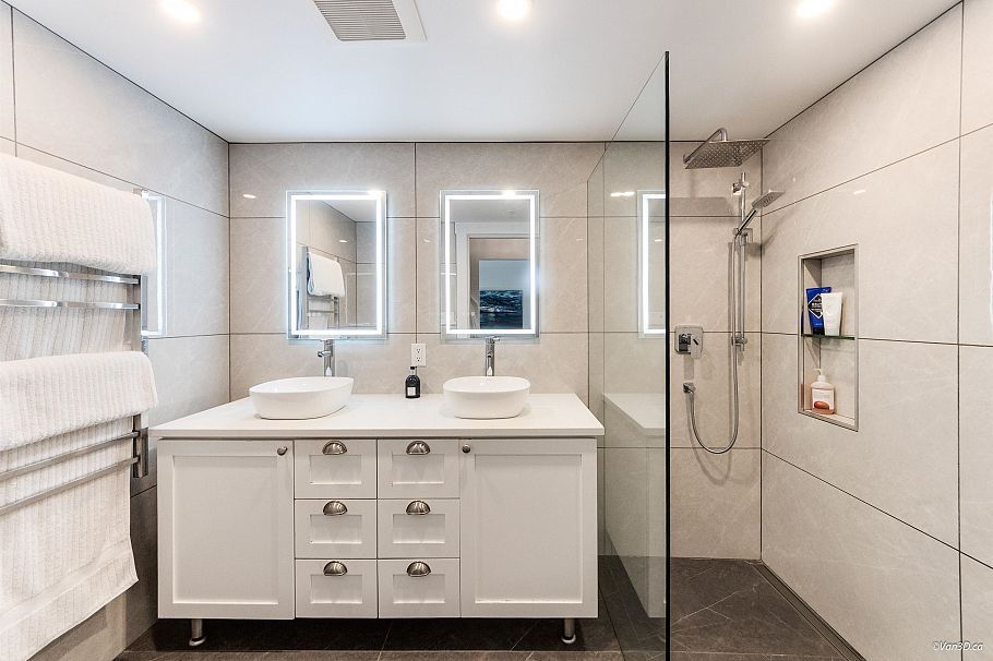 1017 W 8th Avenue Vancouver, BC - 17