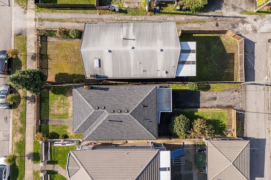 3129 E 23 Avenue Vancouver, BC - 35