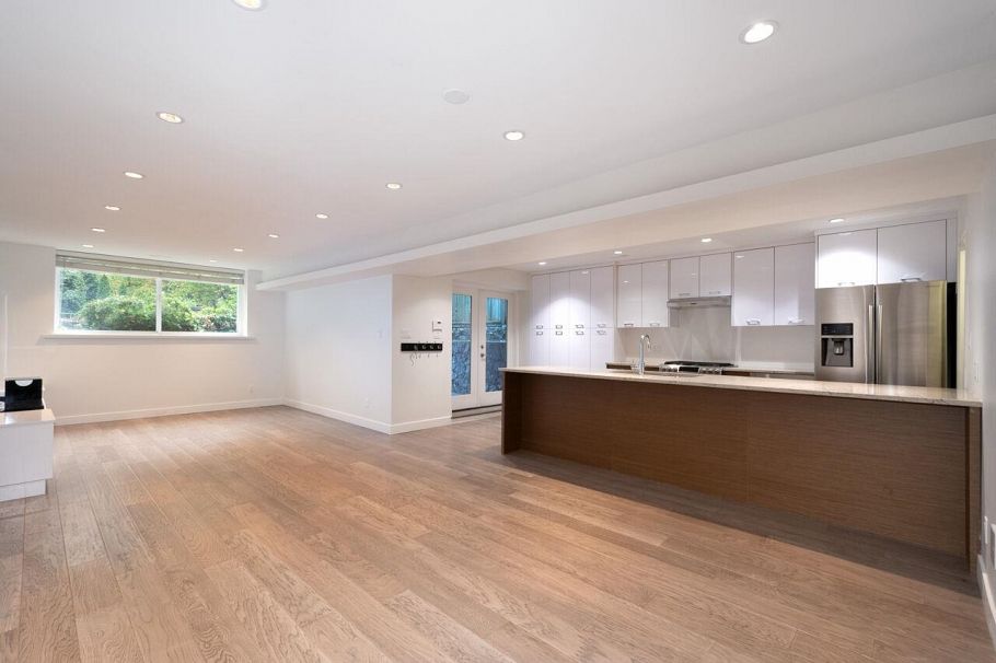 338 N Dollarton Highway North Vancouver, BC - 35