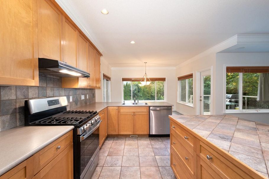 338 N Dollarton Highway North Vancouver, BC - 15