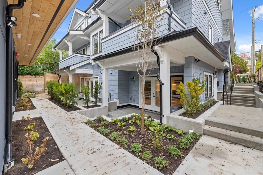 2438 W 49th Avenue Vancouver, BC - 2