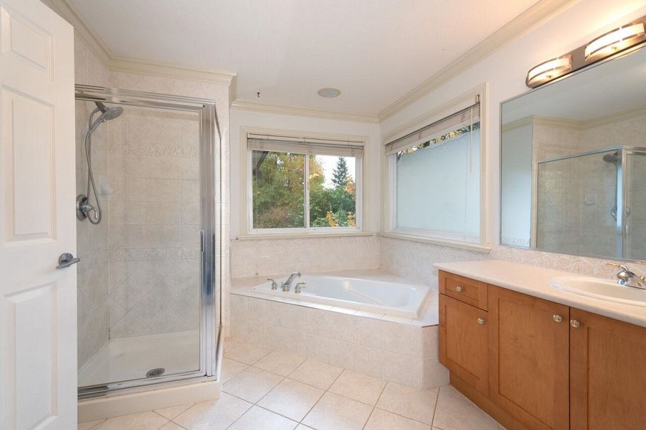 338 N Dollarton Highway North Vancouver, BC - 27