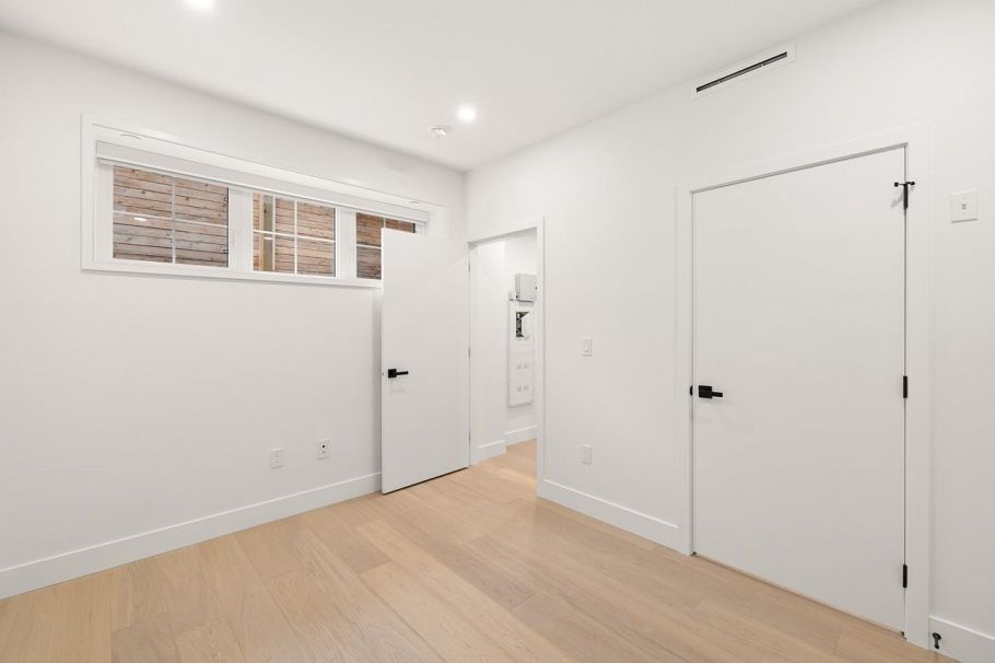 2438 W 49th Avenue Vancouver, BC - 16