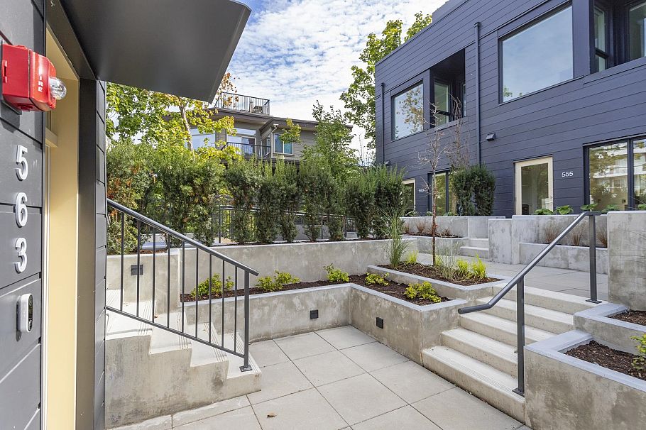 563 W 26th Avenue Vancouver, BC - 30