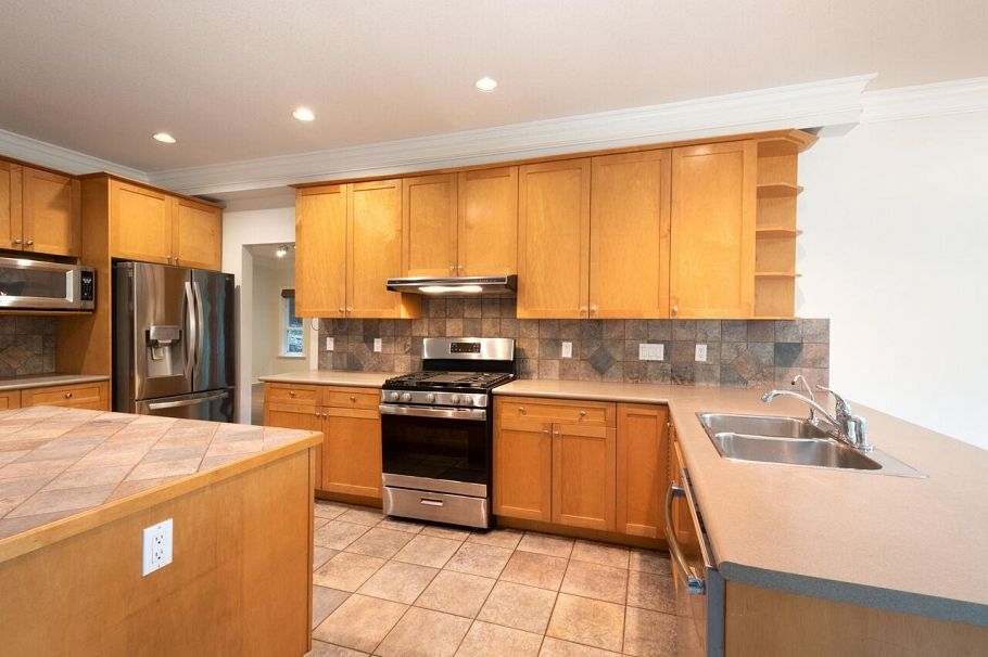 338 N Dollarton Highway North Vancouver, BC - 14