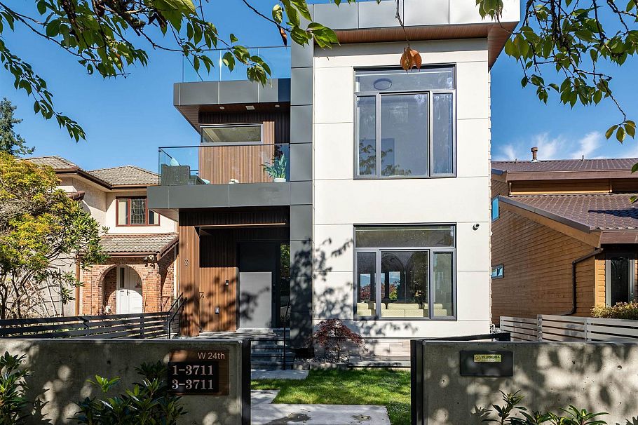 3711 W 24th Avenue Vancouver, BC - 3