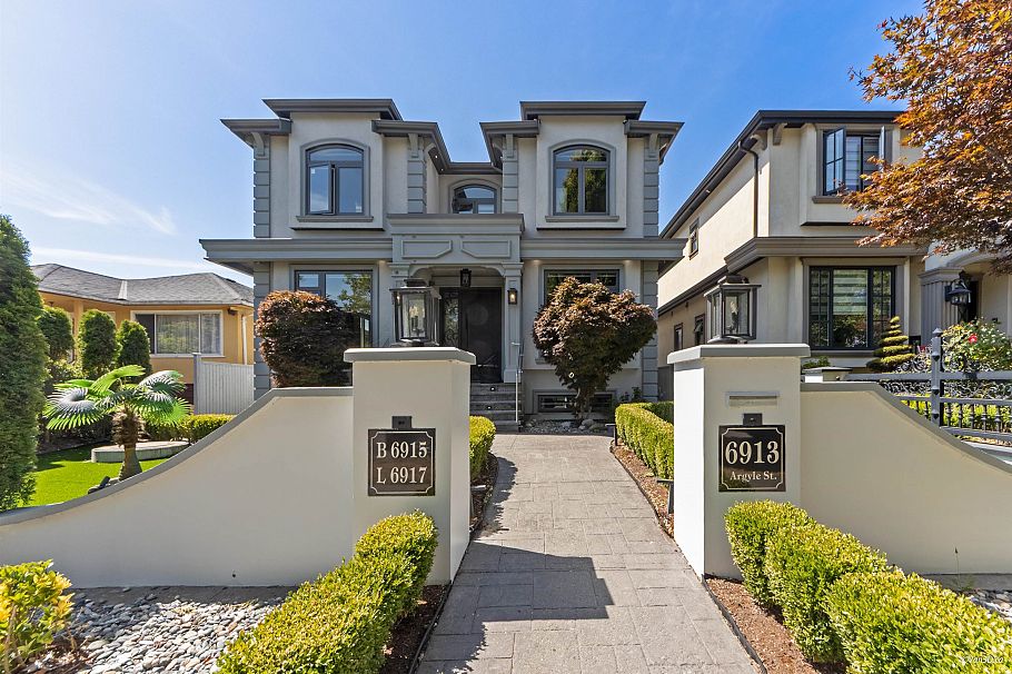 6913 Argyle Street Vancouver, BC - 3