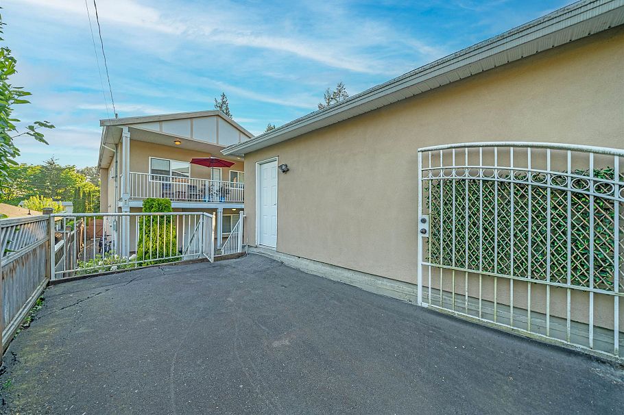 2052 Westview Drive North Vancouver, BC - 19