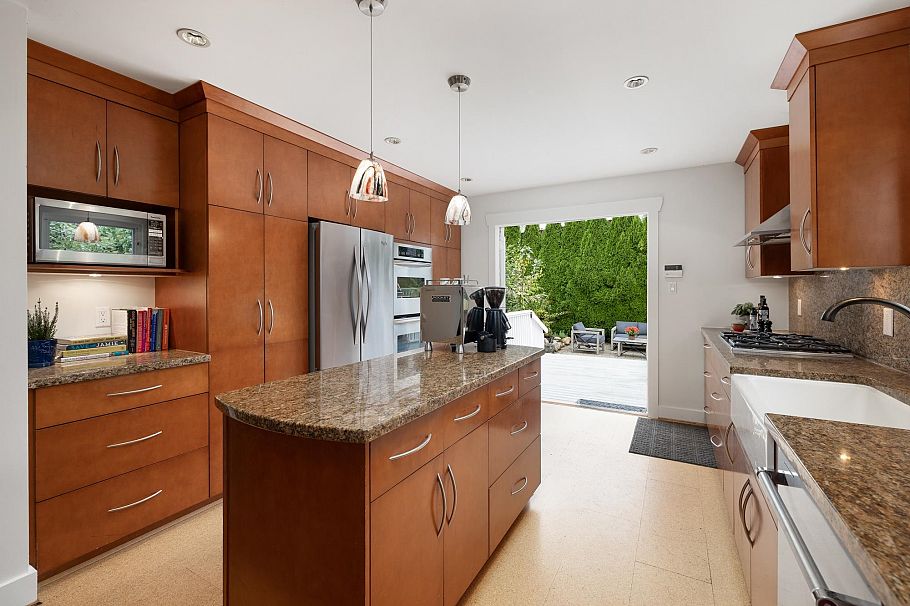 518 E 7th Street North Vancouver, BC - 15