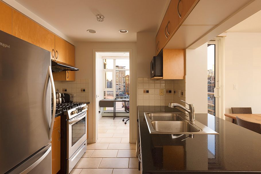 2305 1199 Marinaside Crescent Vancouver, BC - 14